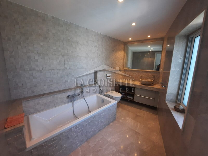 Villa S+4  à La Marsa